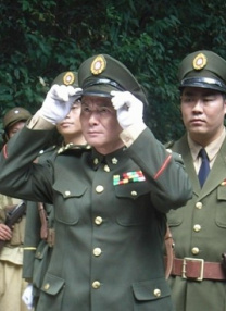 美女尿尿